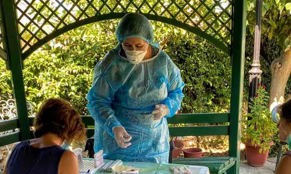 Γηροκομείο Βόλου: "Ανένδοτοι να εμβολιαστούν μερικοί από τους εργαζόμενους"